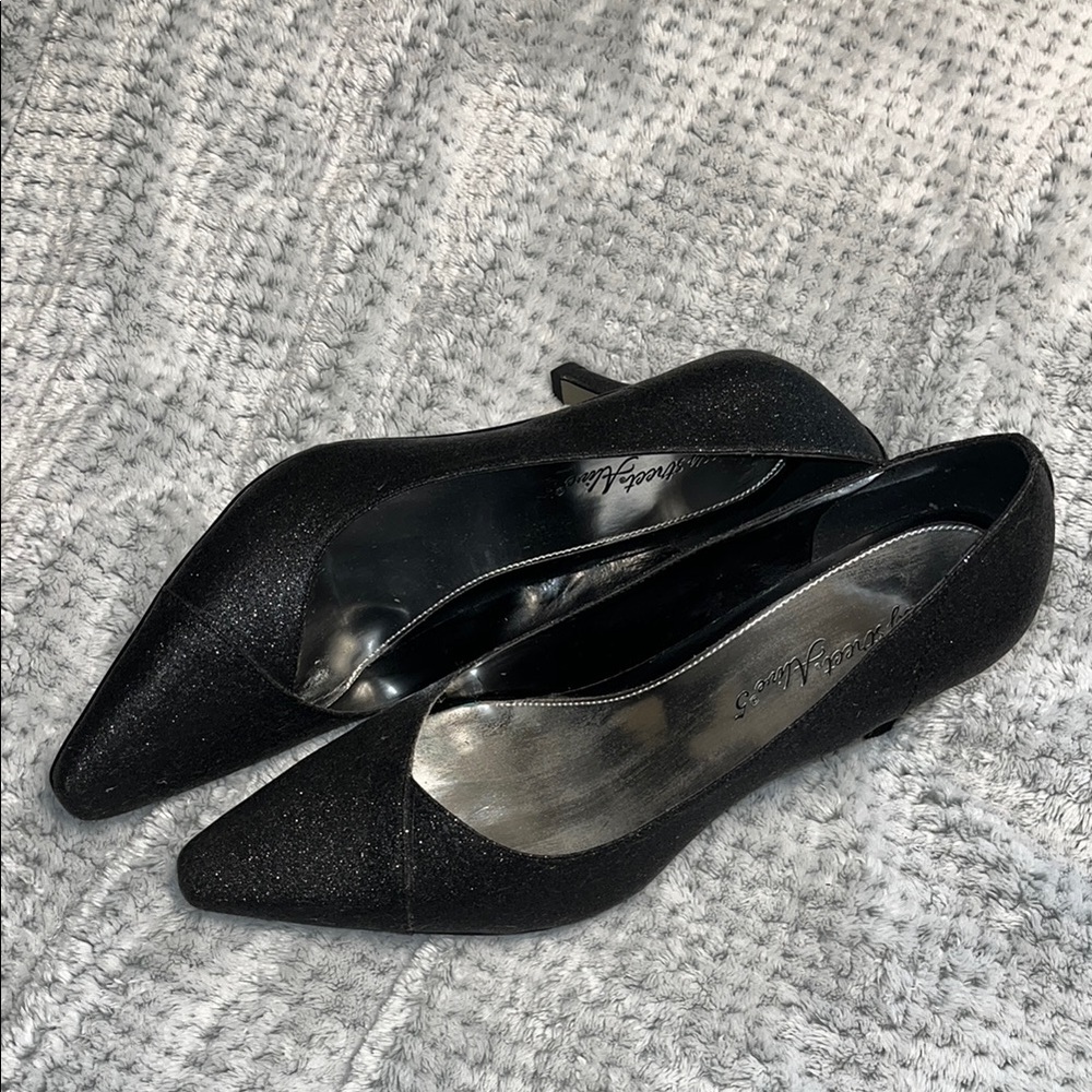 Easy Street Black Heels Sleek Minimalist Design